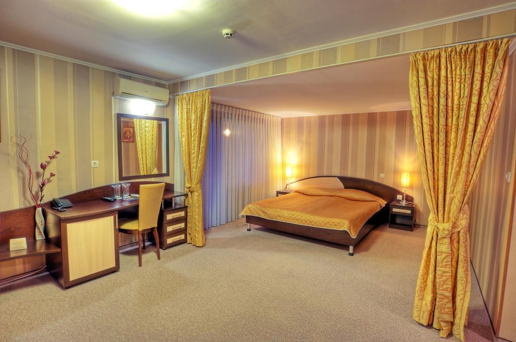 Luxor Hotel Smolyan Buitenkant foto