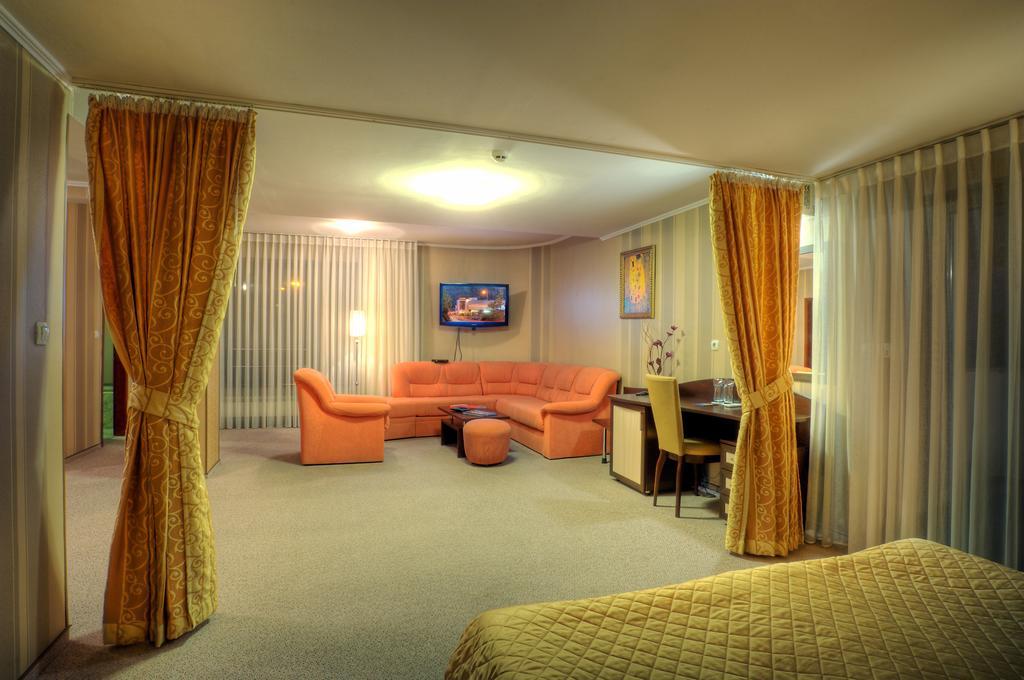 Luxor Hotel Smolyan Buitenkant foto